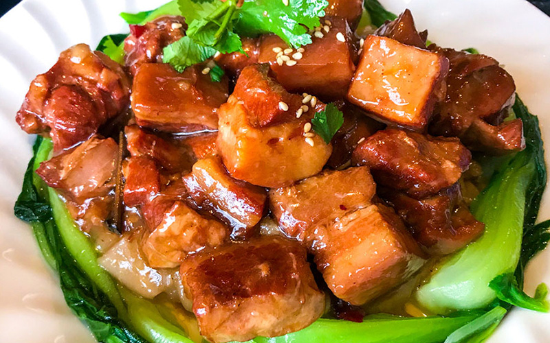 Savourez cette recette de ventre de porc braisé à la chinoise, courtoisie de Kim Phat : Recette de la semaine